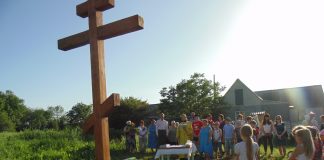 Свято Тройці біля хреста в Полтаві