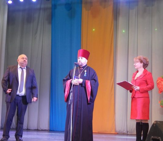 Смілянська міська рада нагородила капелана УАПЦ