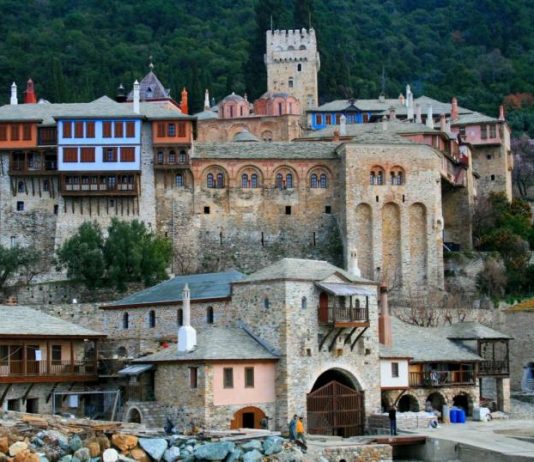 На Афоні говорять про чудо зцілення німого підлітка