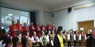 Ні окрайця хліба на столі