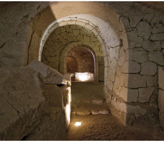 В одній з ізраїльських печер випадково знайшли релігійні зображення доби Ісуса Христа