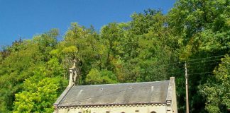 Католики продали Румунській православній церкві порожню церковцю під Парижем