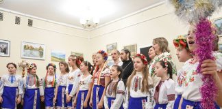 Віншували й посвятки закликали в обласній книгозбірні для юнацтва