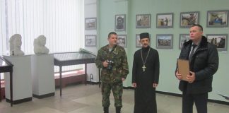 Священик УАПЦ благословив виставку фоторобіт «Україна – це ми»