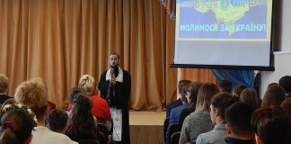 Заяскравіли квіти пам’яті Героїв Крутів, Небесної Сотні й полеглих на Сході