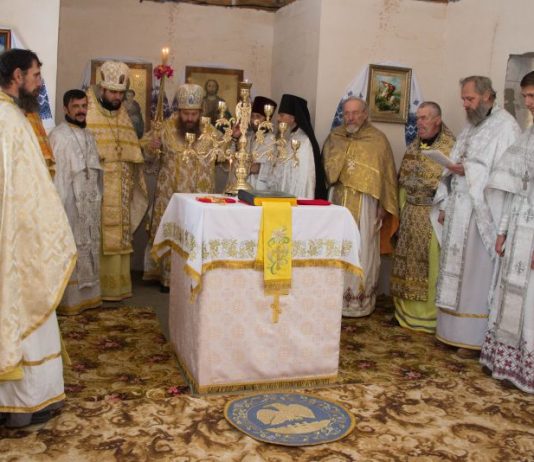Архієпископ Афанасій (Шкурупій) освятив престол і новозбудований храм
