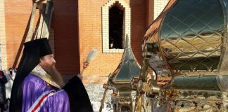 Архієпископ Афанасій (Шкурупій) освятив накупольні хрести