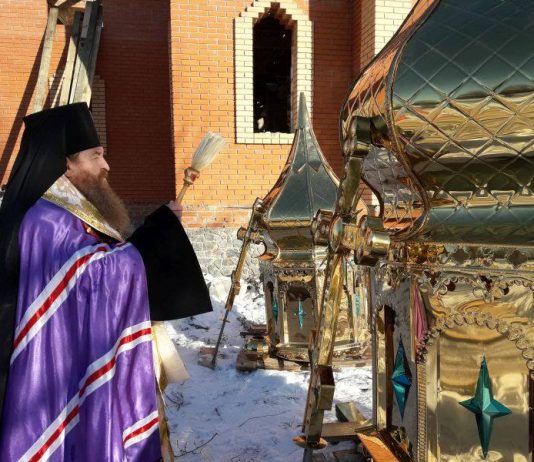 Архієпископ Афанасій (Шкурупій) освятив накупольні хрести