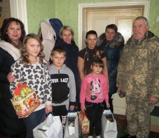 Військовий капелан Харківсько-Полтавської єпархії ПЦУ привітав дітей із святим Миколаєм.