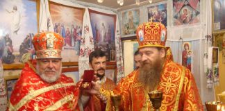 Архієпископ Афанасій молитовно привітав митрофорного протоієрея Володимира Офіленка з 40-літтям ієрейської хіротонії