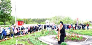 Архієпископ Афанасій освятив паски в рідній Решетилівці