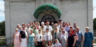 Архієпископ Афанасій очолив літургію в День Святого Духа в кафедральному храмі в Червоній Слободі