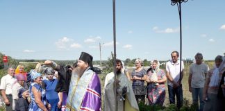 Архієпископ Афанасій звершив молебень в Решетилівці