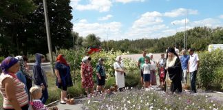 Архієпископ Афанасій освятив плоди в Решетилівці