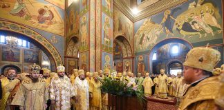 Архієпископ Афанасій служив спільно з Блаженнішим Митрополитом Епіфанієм всенічне бдіння