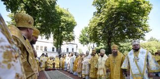 У день рівноапостольного великого князя Володимира архієпископ Афанасій співслужив з Блаженнішим Митрополитом Епіфанієм