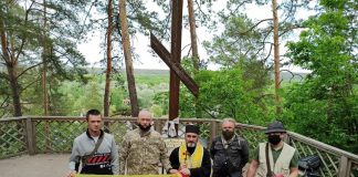 Молебень за козакiв та воїнiв-захисникiв України на Козачiй горi