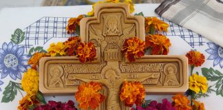 Архієрейське богослужіння в день Воздвиження Хреста Господнього