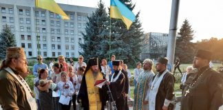 Архієпископ Афанасій звершив панахиду біля стели полеглих захисників України