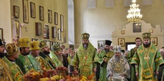 Архієпископ Афанасій служив спільно з Предстоятелем у Полтаві